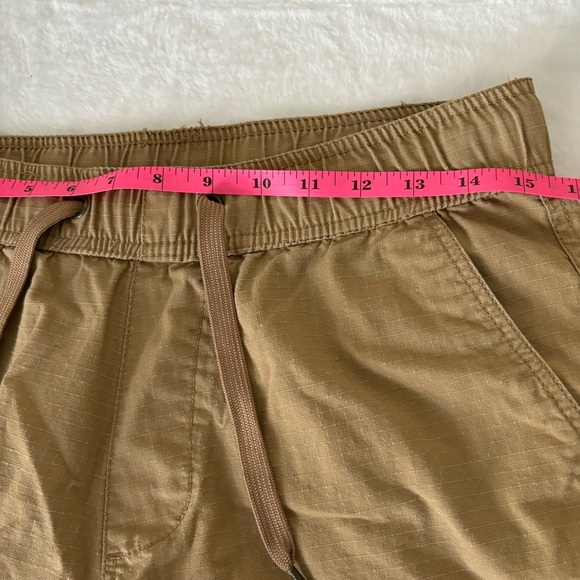 Men's Cargo Shorts, size M, Tan - Picture 7 of 10